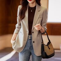 Áo vest nữ màu kem cho mùa thu năm 2023 mang phong cách thời trang và cao cấp Đây là một chiếc áo vest phom rộng thời trang thích hợp cho dạo chơi và tạo vẻ ngoại giao đặc biệt