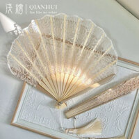 (Ar thời trang) Quạt ren cổ điển được sử dụng làm dụng cụ chụp ảnh đám cưới