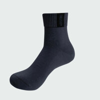 ARISTINO - Tất Nam cổ trung chất liệu chống xù có khả năng thấm hút mồ hôi tự nhiên ASC043