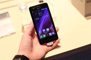 Điện thoại Asus ZenFone 4 A450 - 8GB, RAM 1GB, 2 sim