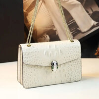 ⚜️Túi xách dupe Bvlgari⚜️👜 HongKong 👜 vân cá sấu da thật màu bạch tạng. khoá đầu rắn. lót da đỏ