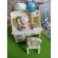 bà học trắng Sylvanian 1
