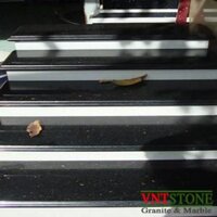 Bậc cấp ốp đá đen Kim Sa hạt trung