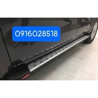 Bậc lên xuống xe innova 2018 2019 2020 2021 2022 2023 chất liệu hợp kim nhôm, be buoc chan inova