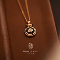 Bài Hát Tử Cấm  Thiết Kế Ban Đầu S925 Bạc Đen Onyx Đá Ánh Sáng Sang Trọng Retro Vòng Cổ Hoa Hồng Mặt Dây Chuyền Nữ Mùa Hè Mới