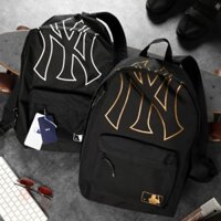 Balo du lịch Nam nữ MLB gồm 2 màu logo trắng và vàng, chất liệu mềm mại thiết kế lớp mút đeo vai thoải mái