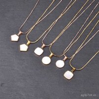 Bán buôn dây chuyền xương đòn hình vuông bằng ngọc trai trắng, phong cách dân tộc châu Âu và Mỹ, dây chuyền thép titan 18K mạ vàng