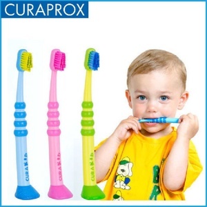 Bàn chải đánh răng cho trẻ em Curaprox CK-4260