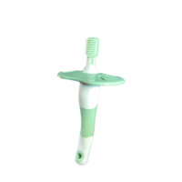 Bàn chải đánh răng Combi Candy Color bước 2