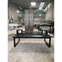 Bàn chân sắt ngồi bệt mặt gỗ có kệ loa