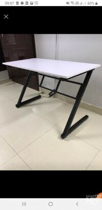 Bàn Chữ Z Chân Đen Mặt Trắng