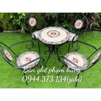 bàn ghế đá hoa văn  sân vườn .