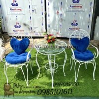 bàn ghế kiểu cổ điển