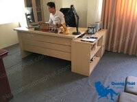 Bàn giám đốc giá sách thanh lý màu vân sồi – QP 17