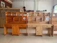 Bàn học sinh gỗ cao su có đồng hồ