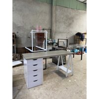 Bàn làm việc có tủ chân sắt chắc chắn  kiểu chữ A  kèm kệ sơn màu trắng gỗ mdf màu vân gỗ.