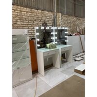 bàn makeup chuyên nghiệp