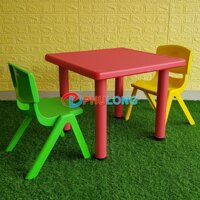 Bàn nhựa cho bé hình vuông 60x60Cm PL0102