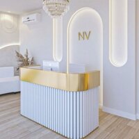 Bàn quầy lễ tân cho shop thời trang mỹ phẩm