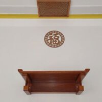 Bàn thờ treo tường gỗ mít chân chữ thọ tay cong
