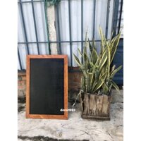 Bảng đen thông báo, bảng menu viết phấn một mặt treo tường chất liệu gỗ thông kích thước 60 x 80 cm