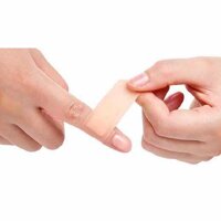 Băng dính cá nhân y tế UGOTANA – HỘP 102 MIẾNG