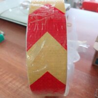 Băng dính phản quang 50M mũi tên vàng đỏ