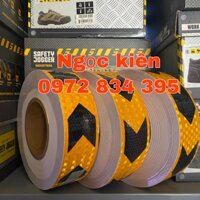 băng dính phản quang mũi tên vàng đen