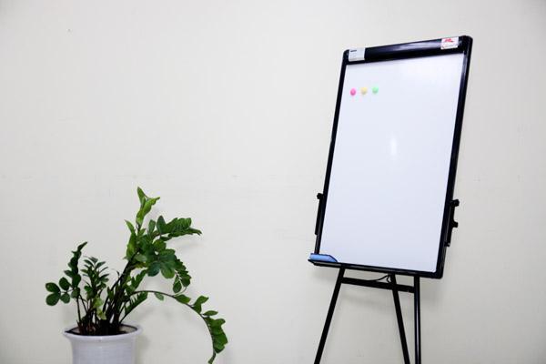 Bảng Flipchart Silicon 3 chân FB-33 (70 x 100cm)