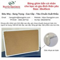 Bảng ghim gỗ bần, dành cho cá nhân, thiết kế hiện đại, bộ góc nhựa chuyên dụng an toàn, khung nhôm trắng KT 30x45cm