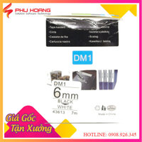 Băng in nhãn Dymo DM-43613 chữ đen nền trắng khổ rộng 6MM dài 7 mét, sử dụng cho máy Dymo LabelManager.