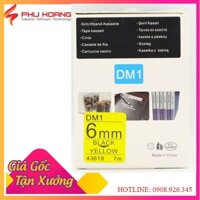 Băng in nhãn Dymo DM-43618 chữ đen nền vàng khổ rộng 6 MM dài 7 mét, sử dụng cho máy Dymo LabelManager.