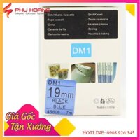 Băng in nhãn Dymo DM-45806 chữ đen nền xanh dương khổ rộng 19MM dài 7 mét, sử dụng cho máy Dymo LabelManager