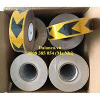 Băng keo decal phản quang vàng đen mũi tên 5cm*50m chuyên dụng - Hình thật