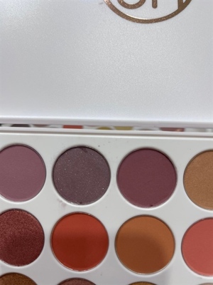 Bảng phấn mắt má hồng 26 ô BH Cosmetics 26 Color Eyeshadow & Blush Palette
