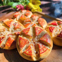 Bánh Pía Dừa Mặn Lạp Xưởng Winnie House 300g – Đặc Sản Miền Tây Đậm Đà Mặn Ngọt