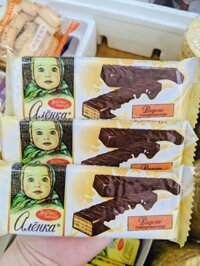 Bánh xốp phủ socolate nhân kem sữa