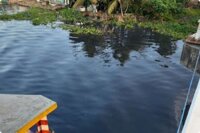 Báo Dân Trí đưa tin: “Nước sông đen ngòm, cá chết hàng loạt, dân khốn khổ vì mất nước sinh hoạt”