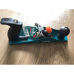Bào gỗ cầm tay 82mm Total THT9391