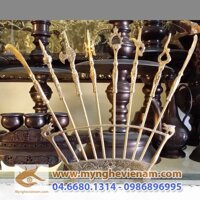 Bát bửu, chấp kích 8 binh khí bày trên bàn thờ