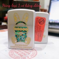 Bật lửa, hộp quẹt Zippo Armor vỏ dầy khắc ăn mòn cẩn xà cừ hình thú siêu nhân, Vỏ đồng có tem đỏ
