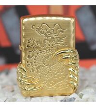 Bật lửa Zippo móng rồng vàng