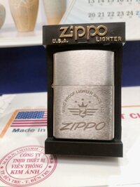 Bật lửa Zippo Mỹ chrome brushed khắc ăn mòn WIND PROOF LIGHTER SINCE 1932, Hàng chính hãng