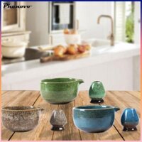 Bát Matcha nghi lễ với dụng cụ rót vòi gốm sứ cho người yêu trà