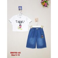 BB0702-A5 - Bộ bé gái quần jean lửng lai tủa đóng nút , áo cotton in Mickey , màu trắng , size nhỡ 9t-15t
