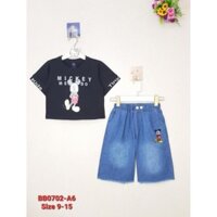 BB0702-A6 - Bộ bé gái quần jean lửng lai tủa đóng nút , áo cotton in Mickey , màu đen , size nhỡ 9t-15t