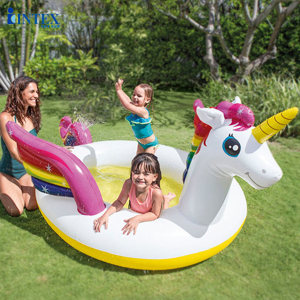Bể bơi phao ngựa thần sắc màu có vòi phun mưa intex 57441