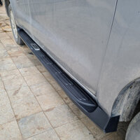 Bệ Bước Chân Toyota Innova Mẫu Có Logo