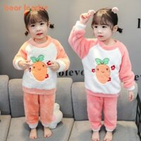 BEAR LEADER Gấu Lãnh Đạo Hoạt Hình Dễ Thương In Hình Bé Trẻ Em Pyjama Phù Hợp Với Mùa Thu Đông Flannel Khủng Long Cà Rốt Cá Mập Gấu Trúc Họa Tiết Động Vật Bộ Đồ Ngủ Ấm Áp 1-5 Tuổi Quần Áo Bé Trai Bé Gái