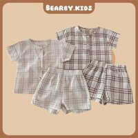 bearby.kids Set Sơ Mi Cổ Tròn Quần Sooc Đùi Đũi Hàn Bé Trai Bé Gái Bộ Đồ Ngắn Tay Kẻ Caro Phong Cách Hàn Quốc Cho Bé